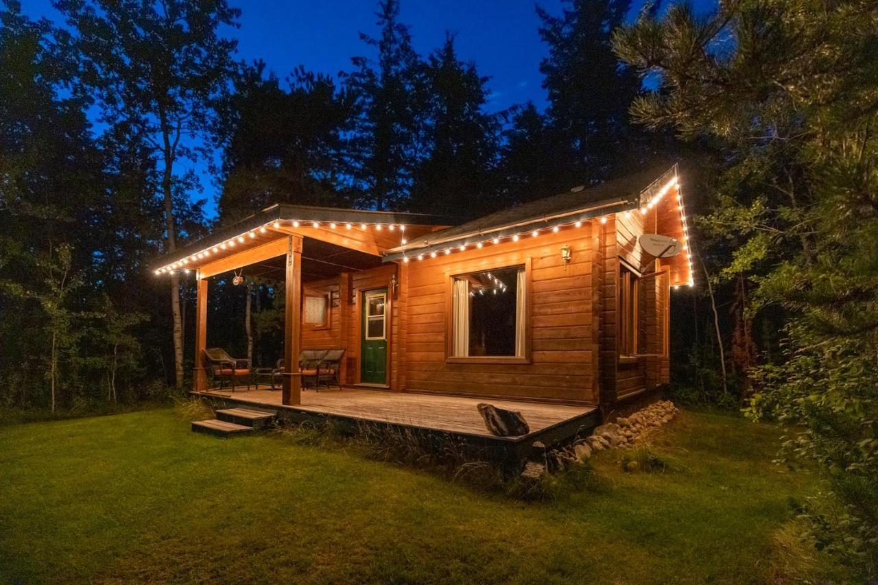Mica Mountain Lodge & Log Cabins Tête Jaune Exterior foto